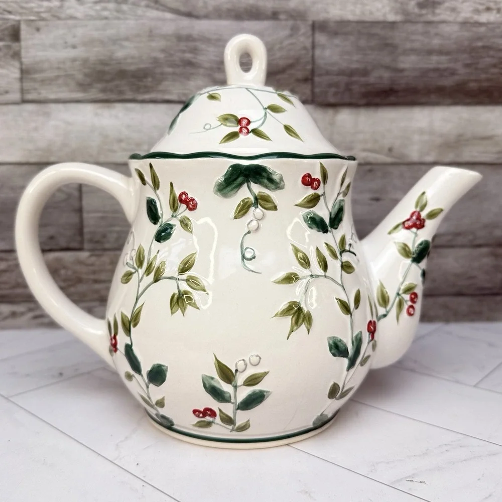 Pfaltzgraff Winterberry Sculpted Classic 6 Cups Teapot Tea Green Red Floral